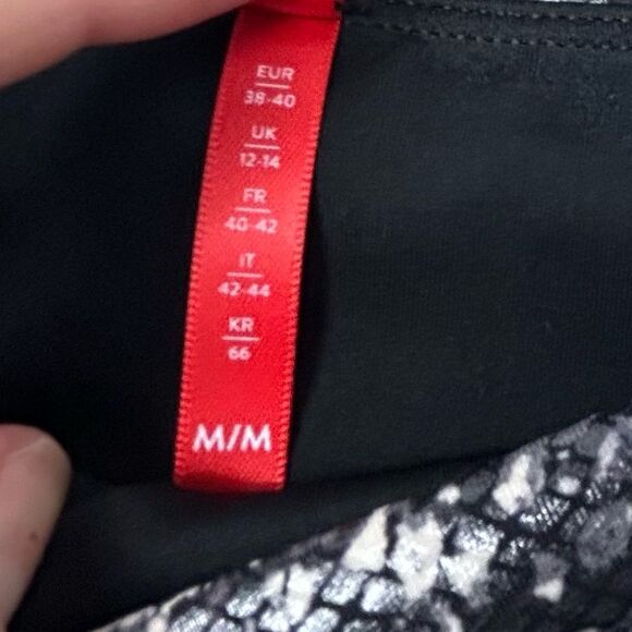 NWOT SPANX Faux Leather Snake Shine Leggings - Picture 9 of 14